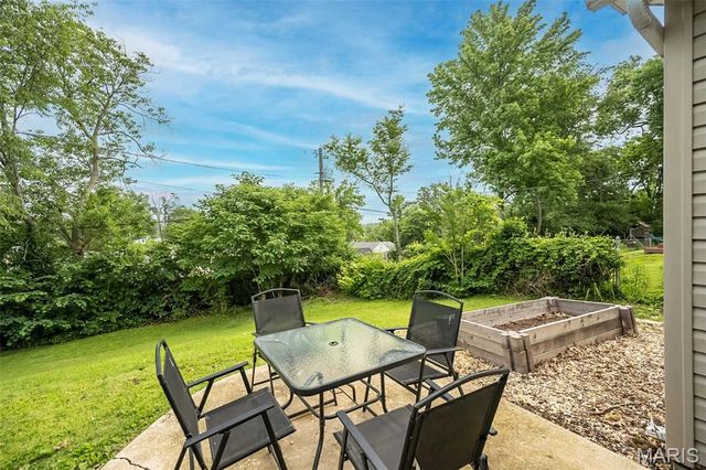 581 Meadowridge Drive, Kirkwood, MO 63122