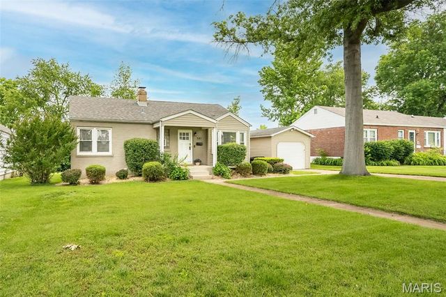 581 Meadowridge Drive, Kirkwood, MO 63122