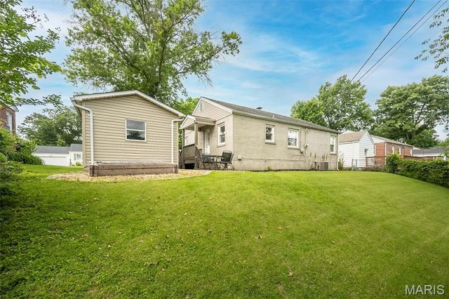 581 Meadowridge Drive, Kirkwood, MO 63122