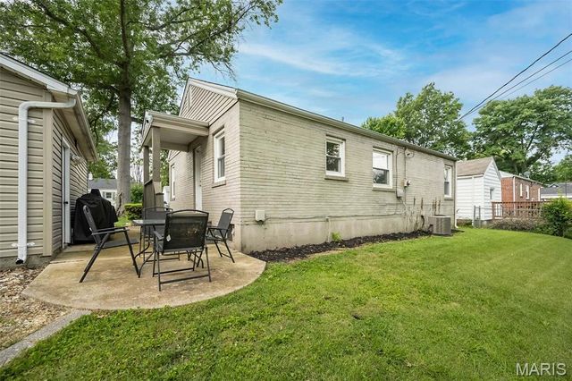 581 Meadowridge Drive, Kirkwood, MO 63122