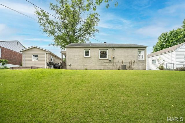 581 Meadowridge Drive, Kirkwood, MO 63122