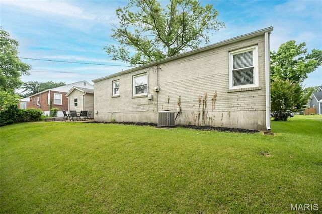 581 Meadowridge Drive, Kirkwood, MO 63122