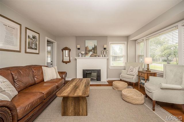 581 Meadowridge Drive, Kirkwood, MO 63122
