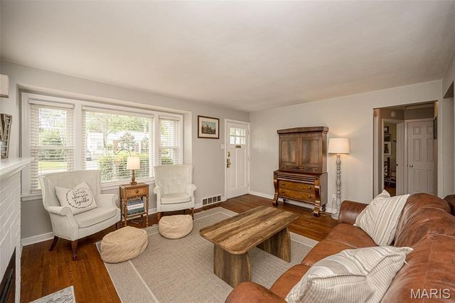 581 Meadowridge Drive, Kirkwood, MO 63122