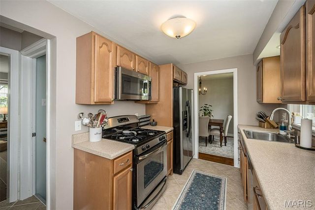 581 Meadowridge Drive, Kirkwood, MO 63122