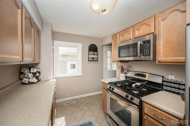 581 Meadowridge Drive, Kirkwood, MO 63122