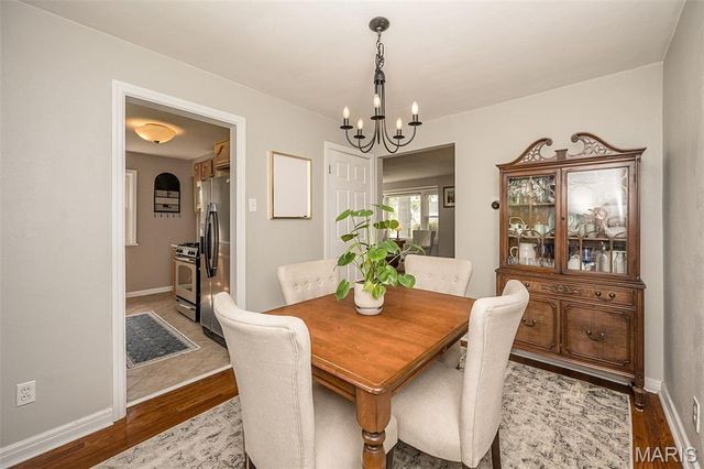 581 Meadowridge Drive, Kirkwood, MO 63122