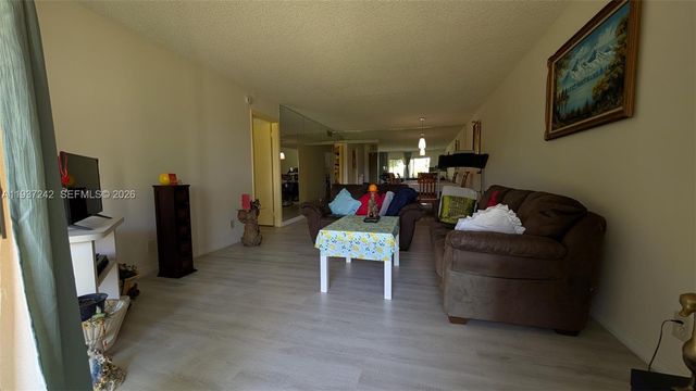6080 NW 44th Street 305, Lauderhill, FL 33319