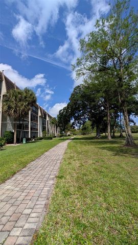 6080 NW 44th Street 305, Lauderhill, FL 33319