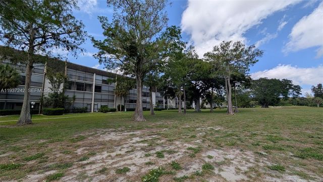 6080 NW 44th Street 305, Lauderhill, FL 33319