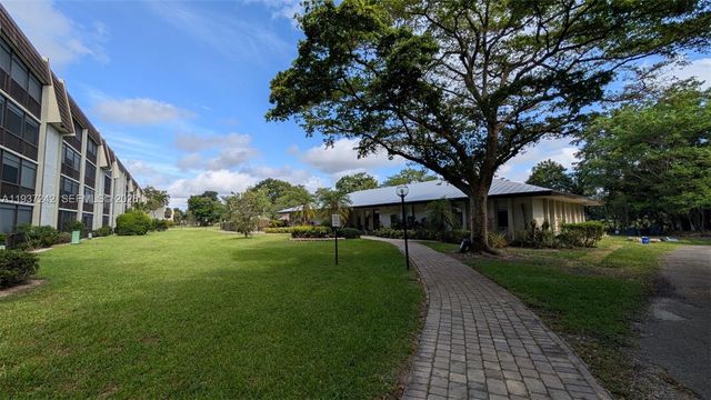 6080 NW 44th Street 305, Lauderhill, FL 33319