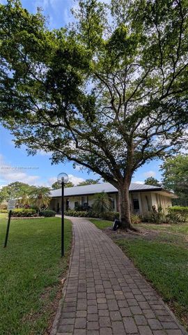 6080 NW 44th Street 305, Lauderhill, FL 33319