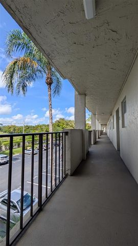 6080 NW 44th Street 305, Lauderhill, FL 33319