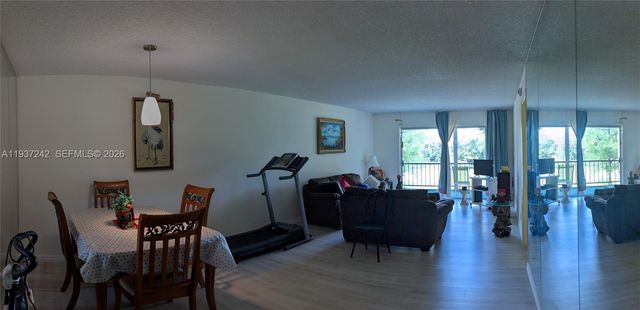 6080 NW 44th Street 305, Lauderhill, FL 33319