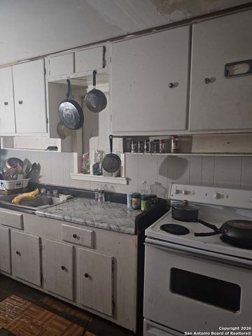 915 NOVELLA, Adkins, TX 78101