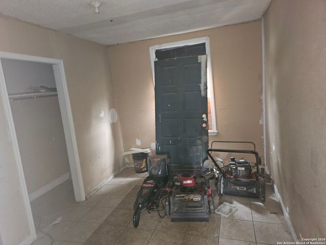 915 NOVELLA, Adkins, TX 78101