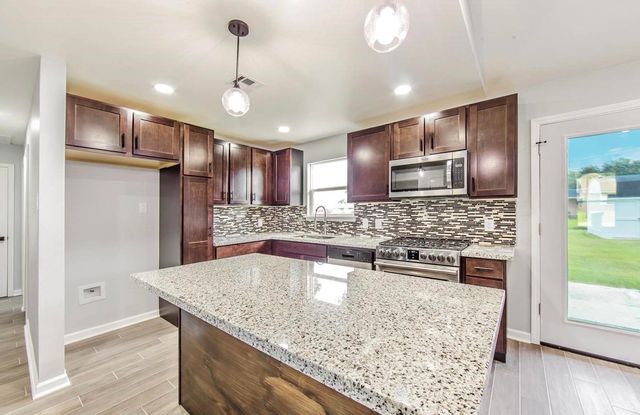 230 Tudor St, Houma, LA 70364