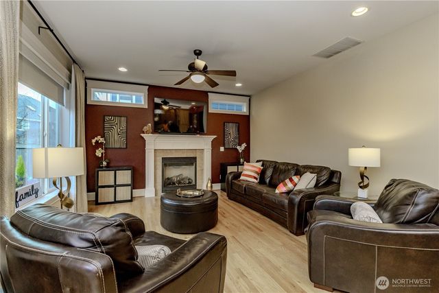 1829 SE 8th Place, Renton, WA 98057