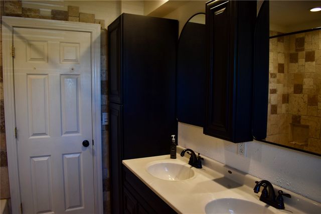 2165 Country Club Drive, Marion, IA 52302