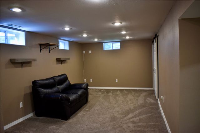 2165 Country Club Drive, Marion, IA 52302