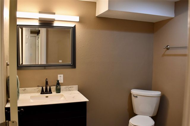 2165 Country Club Drive, Marion, IA 52302