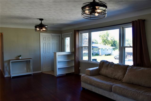 2165 Country Club Drive, Marion, IA 52302