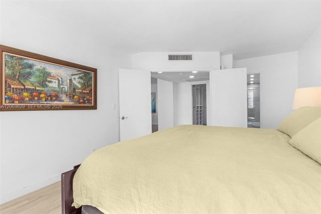 5700 Collins Avenue 4C, Miami Beach, FL 33140
