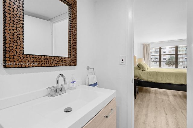 5700 Collins Avenue 4C, Miami Beach, FL 33140