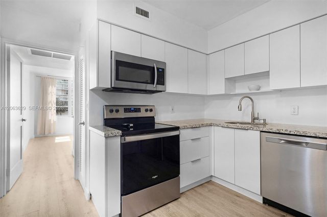 5700 Collins Avenue 4C, Miami Beach, FL 33140
