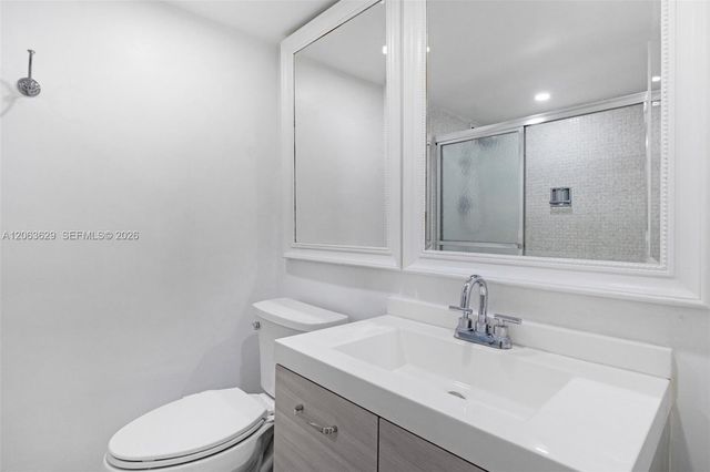 5700 Collins Avenue 4C, Miami Beach, FL 33140