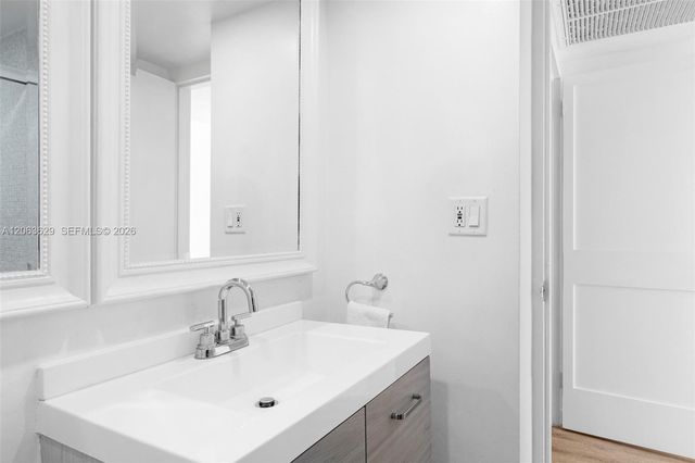 5700 Collins Avenue 4C, Miami Beach, FL 33140