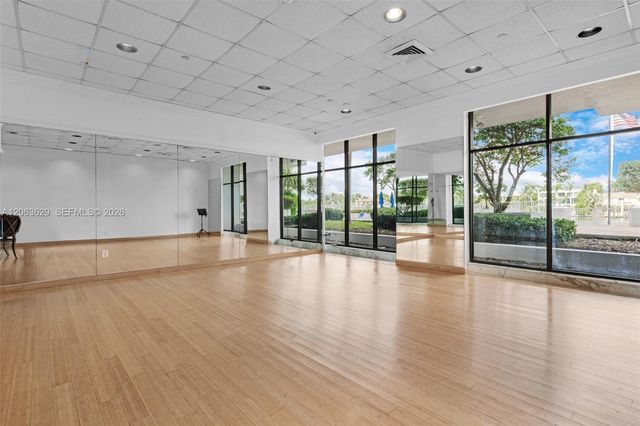 5700 Collins Avenue 4C, Miami Beach, FL 33140