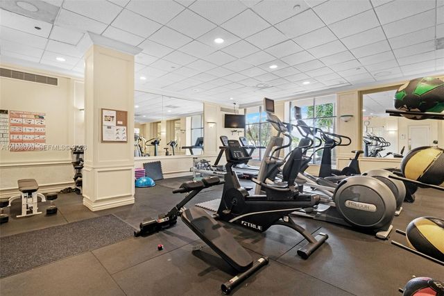 5700 Collins Avenue 4C, Miami Beach, FL 33140