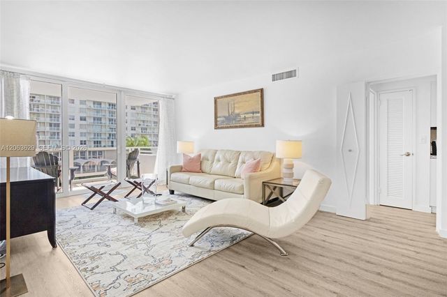 5700 Collins Avenue 4C, Miami Beach, FL 33140