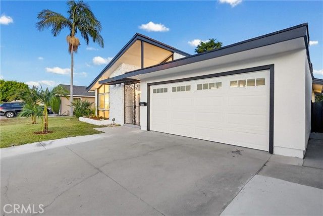 2020 Del Bay Street, Lakewood, CA 90712
