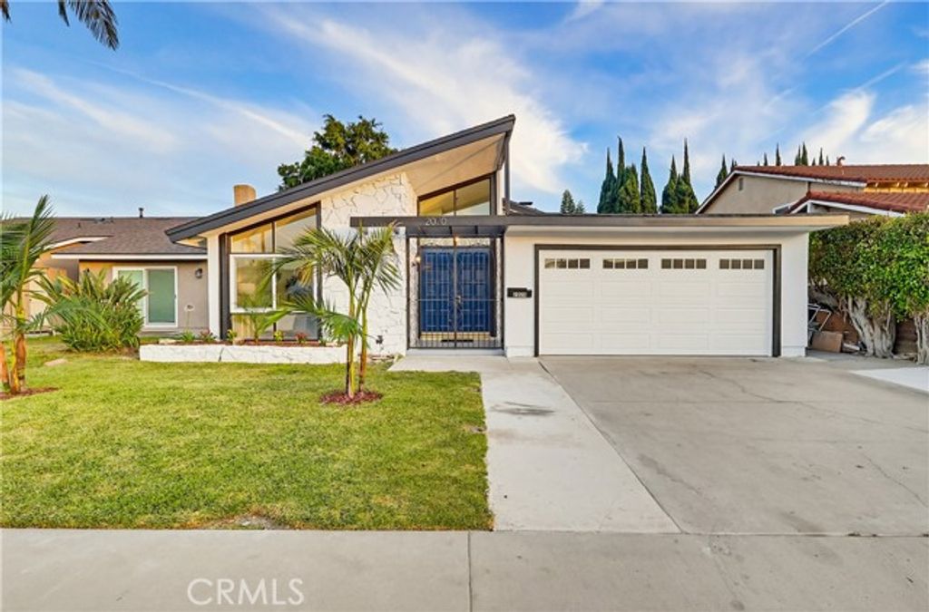 2020 Del Bay Street, Lakewood, CA 90712