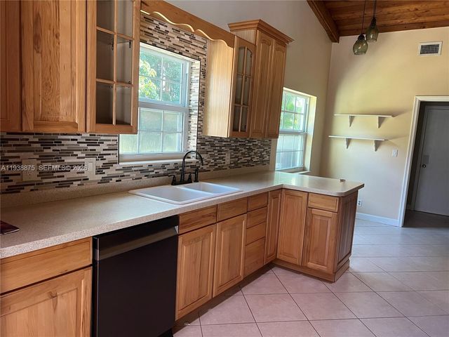 11501 SW 3rd St, Plantation, FL 33325