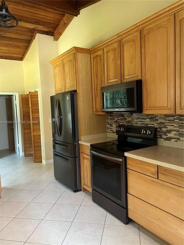 11501 SW 3rd St, Plantation, FL 33325