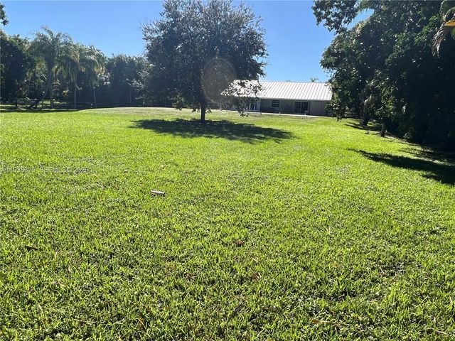 11501 SW 3rd St, Plantation, FL 33325