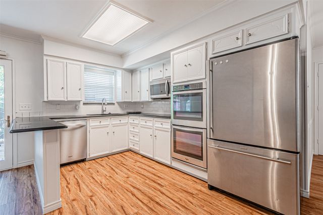 9133 Villa Park Circle, Dallas, TX 75225