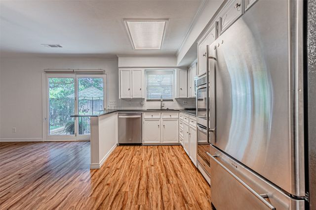 9133 Villa Park Circle, Dallas, TX 75225