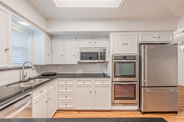 9133 Villa Park Circle, Dallas, TX 75225