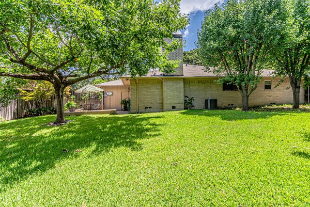 9133 Villa Park Circle, Dallas, TX 75225