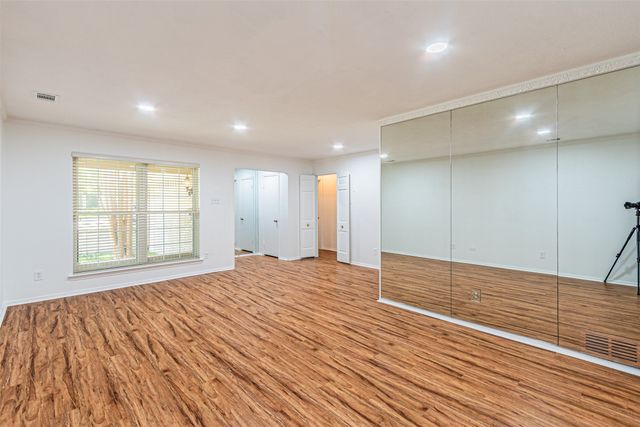 9133 Villa Park Circle, Dallas, TX 75225