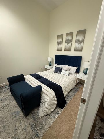 211 Treetop Circle, Nanuet, NY 10954