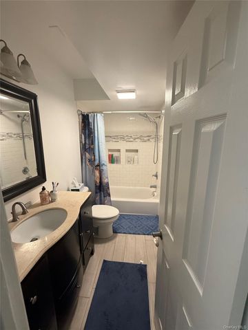 211 Treetop Circle, Nanuet, NY 10954