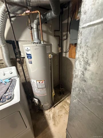 211 Treetop Circle, Nanuet, NY 10954