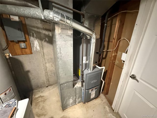 211 Treetop Circle, Nanuet, NY 10954