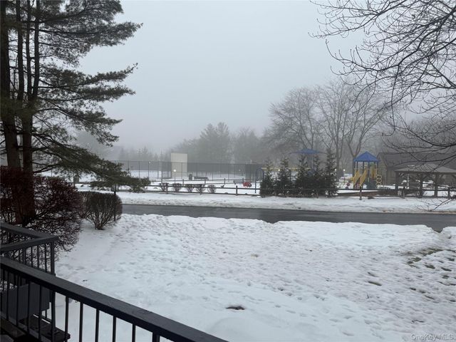 211 Treetop Circle, Nanuet, NY 10954