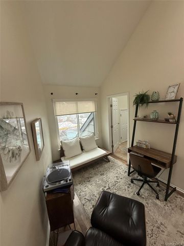 211 Treetop Circle, Nanuet, NY 10954